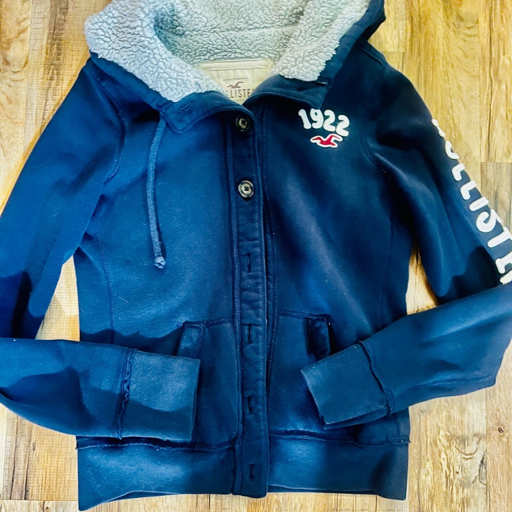 Hollister sweeter jacket